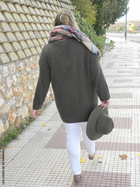 http://www.loslooksdemiarmario.com/2015/11/chunky-sweater-fashion-look-curvy.html