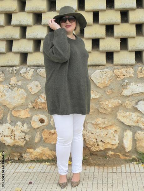http://www.loslooksdemiarmario.com/2015/11/chunky-sweater-fashion-look-curvy.html