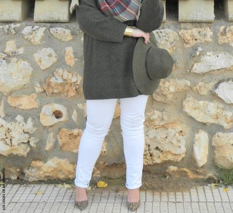 http://www.loslooksdemiarmario.com/2015/11/chunky-sweater-fashion-look-curvy.html