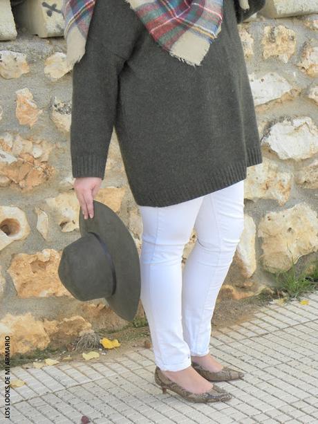 http://www.loslooksdemiarmario.com/2015/11/chunky-sweater-fashion-look-curvy.html