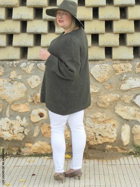 http://www.loslooksdemiarmario.com/2015/11/chunky-sweater-fashion-look-curvy.html