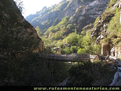 Ruta de los Arrudos y Corteguerón: Puente con andamio