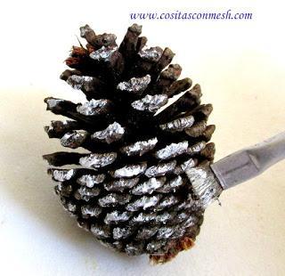 Cómo hacer adornos navideños con piñas paso a paso