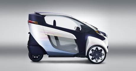 Toyota i-Road otro pequeño vehículo concepto eléctrico para desplazarte por la ciudad que emplea una interesante tecnología de desplazamiento