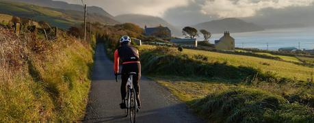 Guía de los elementos esenciales a considera para adquirir un maillot de ciclismo para la temporada invernal