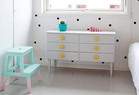 Vivir con niños en una casa blanca y con colores pastel!