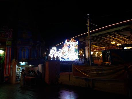 IMAGENES DE PRASHANTI NILAYAM HERMOSAMENTE DECORADO PARA LOS 90 AÑOS DE BHAGAVAN BABA