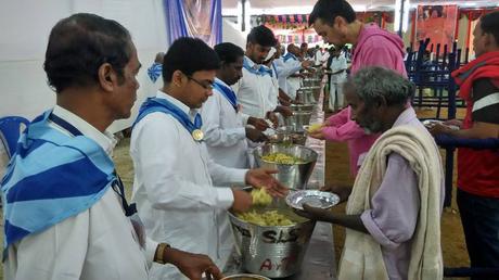 IMAGENES DE PRASHANTI NILAYAM HERMOSAMENTE DECORADO PARA LOS 90 AÑOS DE BHAGAVAN BABA