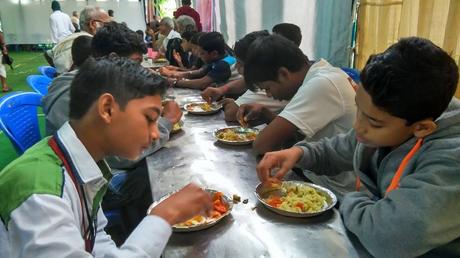 IMAGENES DE PRASHANTI NILAYAM HERMOSAMENTE DECORADO PARA LOS 90 AÑOS DE BHAGAVAN BABA