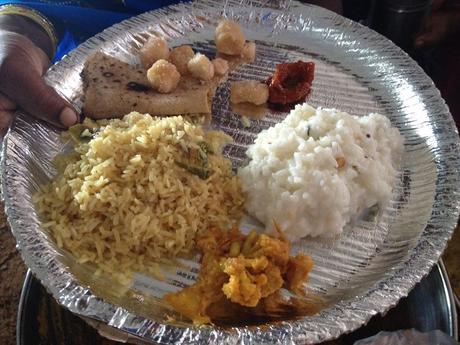 IMAGENES DE PRASHANTI NILAYAM HERMOSAMENTE DECORADO PARA LOS 90 AÑOS DE BHAGAVAN BABA