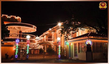 IMAGENES DE PRASHANTI NILAYAM HERMOSAMENTE DECORADO PARA LOS 90 AÑOS DE BHAGAVAN BABA