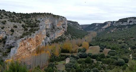 La ermita del Casuar enclavada en el paisaje de las hoces