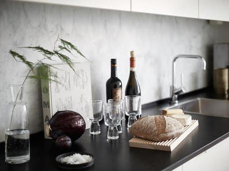 Dormitorios separados. Una mampara de cristal y nada mas Antepecho marmol