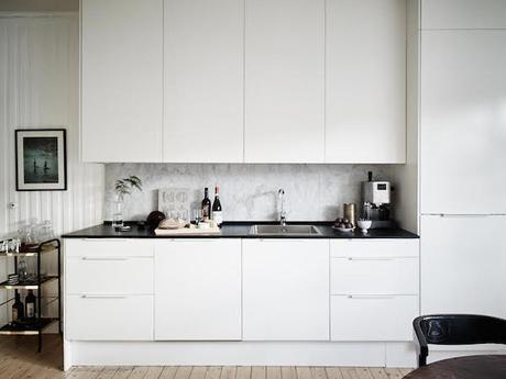 Dormitorios separados. Una mampara de cristal y nada mas Cocina con frente de marmol