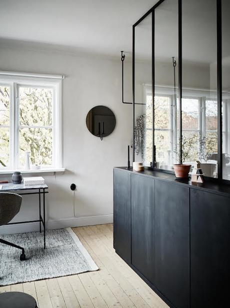 Dormitorios separados. Una mampara de cristal y nada mas Mampara de cristal