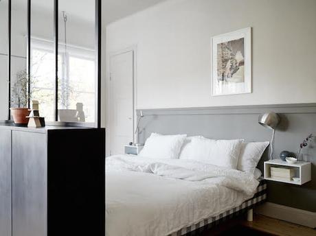 Dormitorios separados. Una mampara de cristal y nada mas Friso en el dormitorio