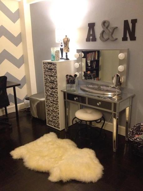 New York :: Real Vanity Girl Nicole and grey and white vanity room (yes people, she painted those chevrons on the wall herself!: 
