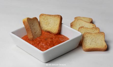 Pate de anchoas con pimientos