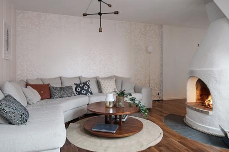 Un duplex con la cocina en la zona de paso