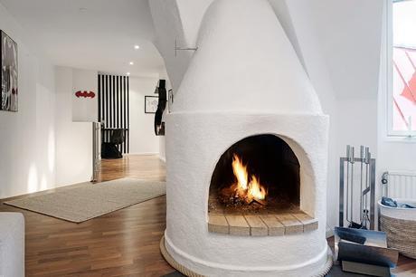 Un duplex con la cocina en la zona de paso