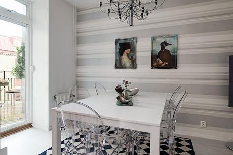 Un duplex con la cocina en la zona de paso