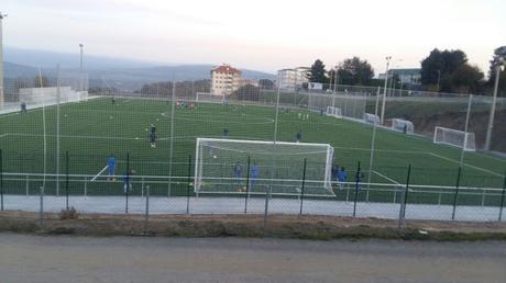 Las Escolas Deportivas de Celanova ya disfrutan del cesped artificial / Recuerdos de una tarde tormentosa