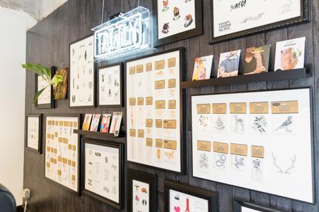 Tatuajes temporales, un diseño de espacio, como si fueran reales.