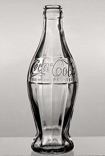 El origen del diseño de la botella de Coca-Cola, esta es la razón por la que adoptó esa forma