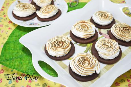 Galletas de chocolate y merengue rellenas de nutella