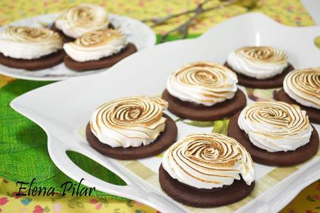 Galletas de chocolate y merengue rellenas de nutella