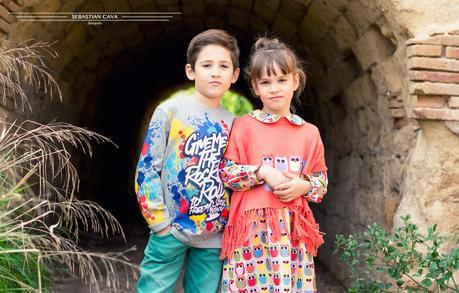Fotografia moda, dos niños posando en un túnel 