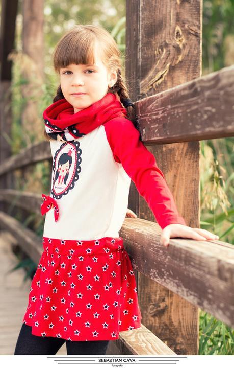 Fotografia niña posando ropa de moda en puente contrapartida Murcia 