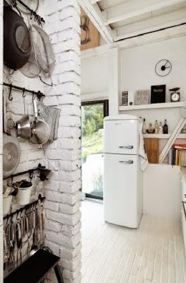 Establo Rustico en Negro y Blanco