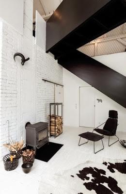 Establo Rustico en Negro y Blanco