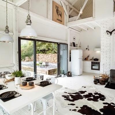 Establo Rustico en Negro y Blanco