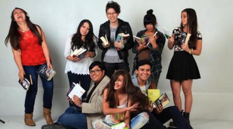 Los ‘booktubers’ son una comunidad virtual que reseña libros a través de videos. Foto: Armando Prado/ EL COMERCIO.