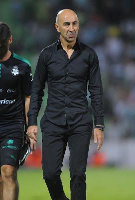 Pako Ayestarán renuncia a Santos