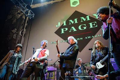 Jimmy Page toca 'una de Led Zeppelin' con Paul Rodgers, Duff McKagan, Krist Novoselic, Rick Nielsen, Kim Thayil...