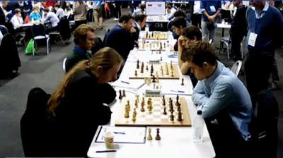Magnus Carlsen en el 20º Campeonato de Europa por Equipos, Reykjavik 2015 (VI)
