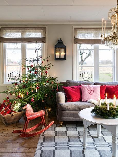 Navidad rústica decorada en Rojo