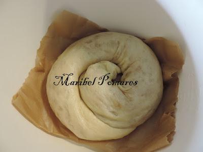 Ensaimada rellena de cabello de ángel.