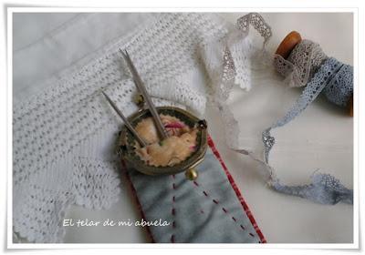 FUNDA CON BOQUILLA, NECESERES Y BOLSO DE Gail Pan.