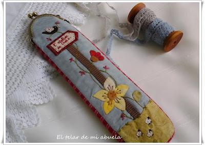 FUNDA CON BOQUILLA, NECESERES Y BOLSO DE Gail Pan.