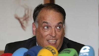 Tebas vete ya, La premier el modelo a seguir