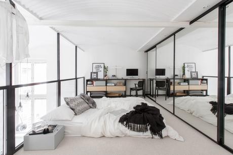 Loft escandinavo: Luminosidad y juego de blancos y negros.