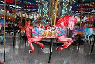 PERSIGUES CABALLITOS DE COLORES...