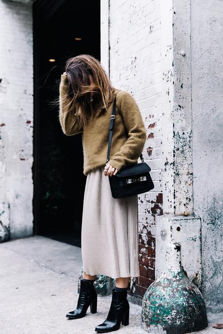 Pleated_Midi_Skirt-Khaki_sweater-Black_Booties-Proenza_Schouler_Bag-NY-New_York_City-Meatpacking-Outfit-Street_Style-Collage_Vintage-25