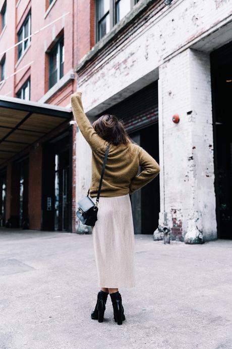 Pleated_Midi_Skirt-Khaki_sweater-Black_Booties-Proenza_Schouler_Bag-NY-New_York_City-Meatpacking-Outfit-Street_Style-Collage_Vintage-6