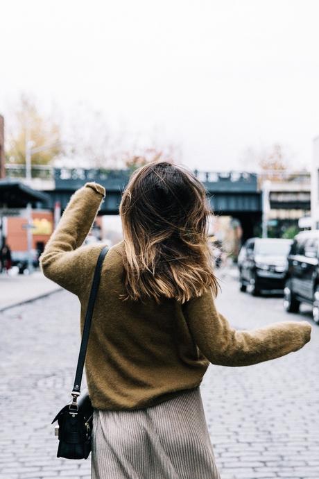 Pleated_Midi_Skirt-Khaki_sweater-Black_Booties-Proenza_Schouler_Bag-NY-New_York_City-Meatpacking-Outfit-Street_Style-Collage_Vintage-29