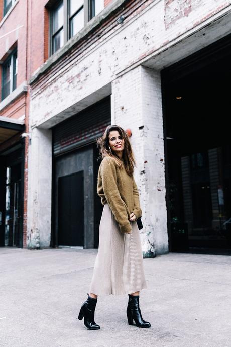 Pleated_Midi_Skirt-Khaki_sweater-Black_Booties-Proenza_Schouler_Bag-NY-New_York_City-Meatpacking-Outfit-Street_Style-Collage_Vintage-9